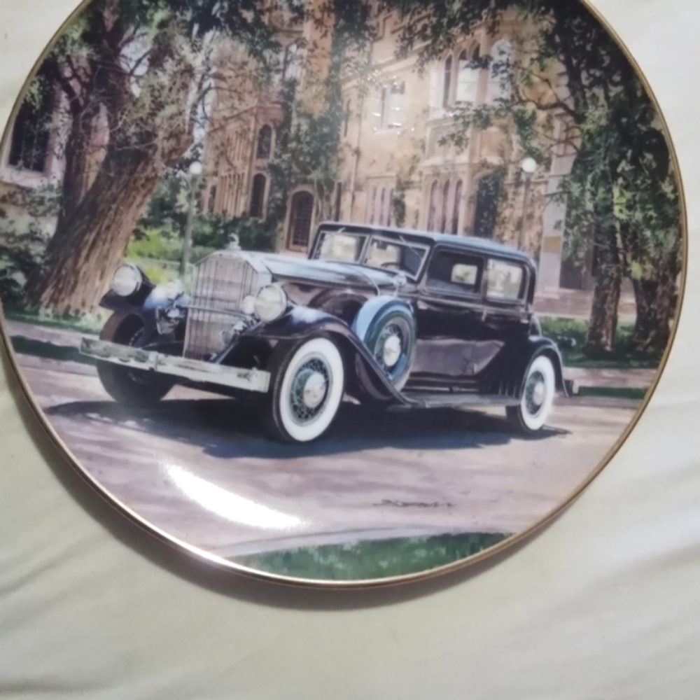 1989 VINTAGE 8 PORCELAIN COLLECTOR PLATE
